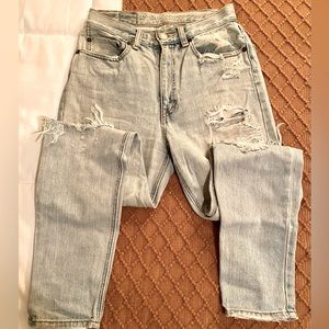 American Eagle Distressed High Waisted Mom Jean Women’s Size 00